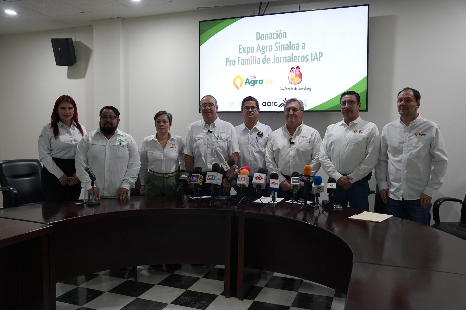 $!Entrega Caades más de $300 mil de taquilla por ExpoAgro Sinaloa para ayudar a jornaleros