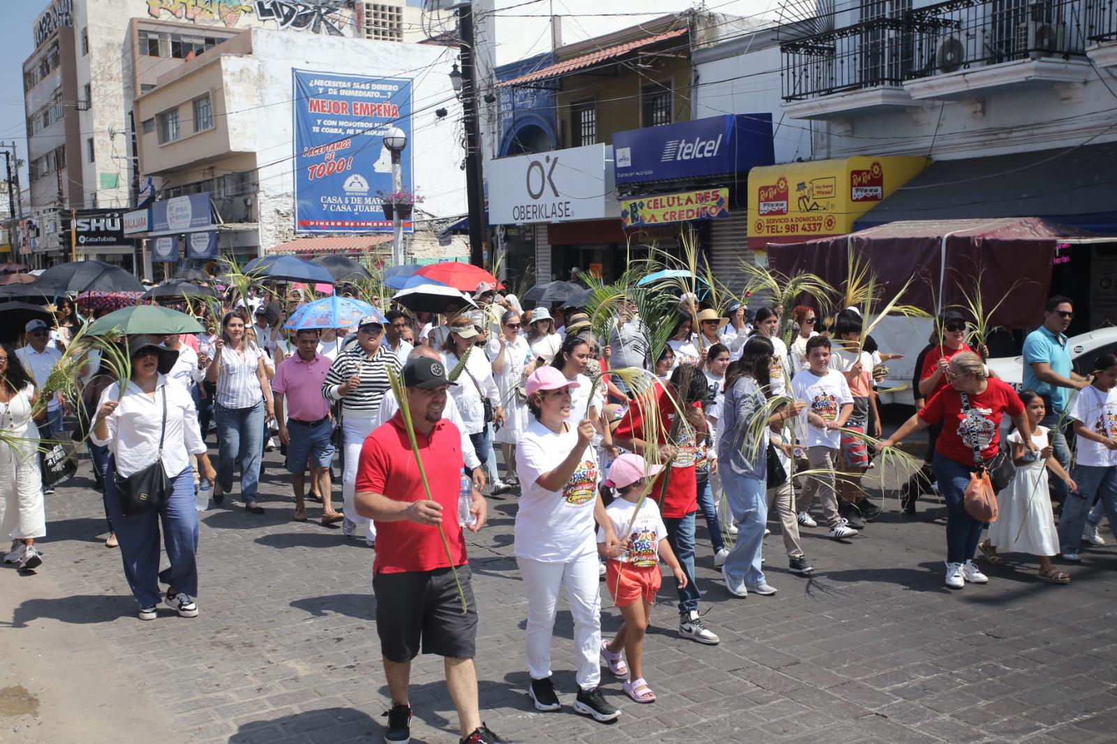$!Realizan jóvenes del Pajuma procesión del Domingo de Ramos, en Mazatlán