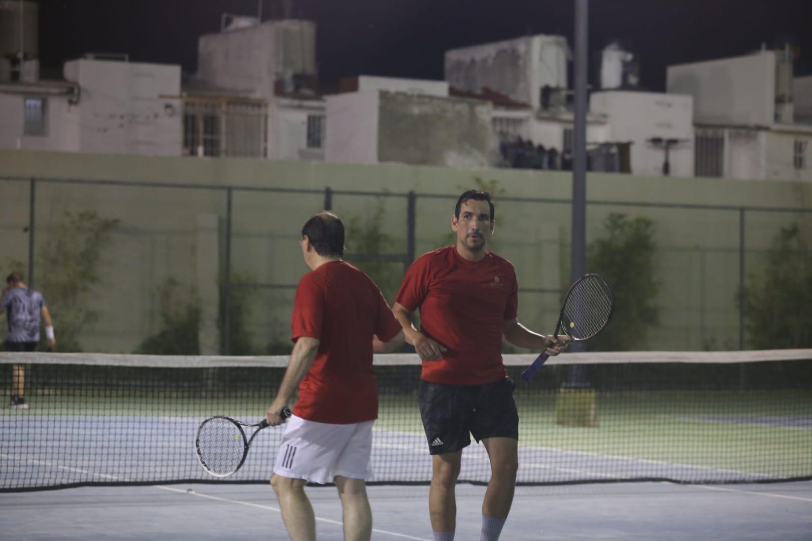 $!Olmos y Picos salen victoriosos en Torneo de Tenis Bajo Techo