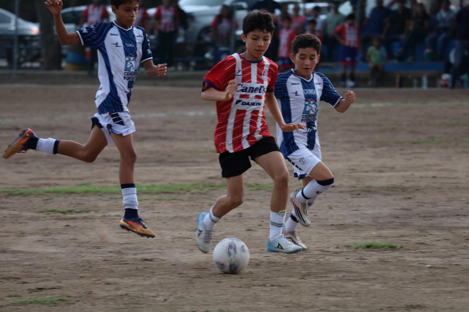 $!Pachuca Mazatlán conquista dos títulos en el Interacademias 2026