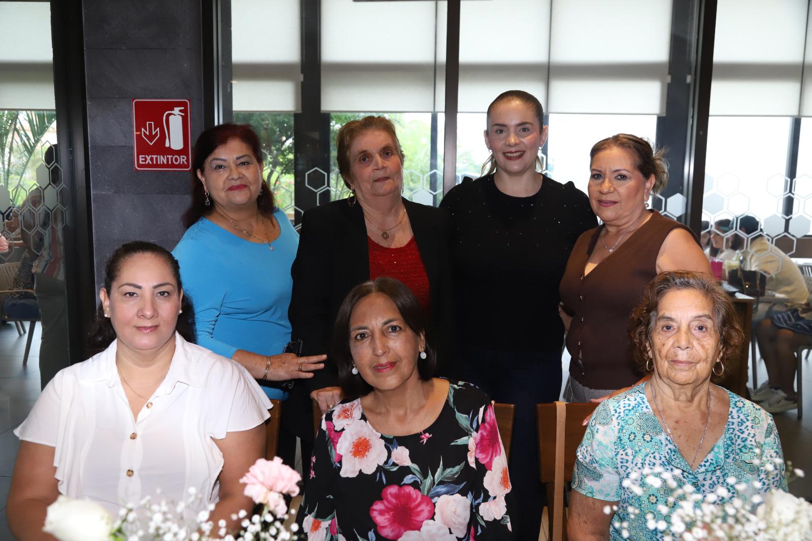 $!Mercedes Félix, María de la Paz Garzón, Claudia Durán, Oralia Ibarra, Irlanda Camacho, Irene y Carmen Félix.