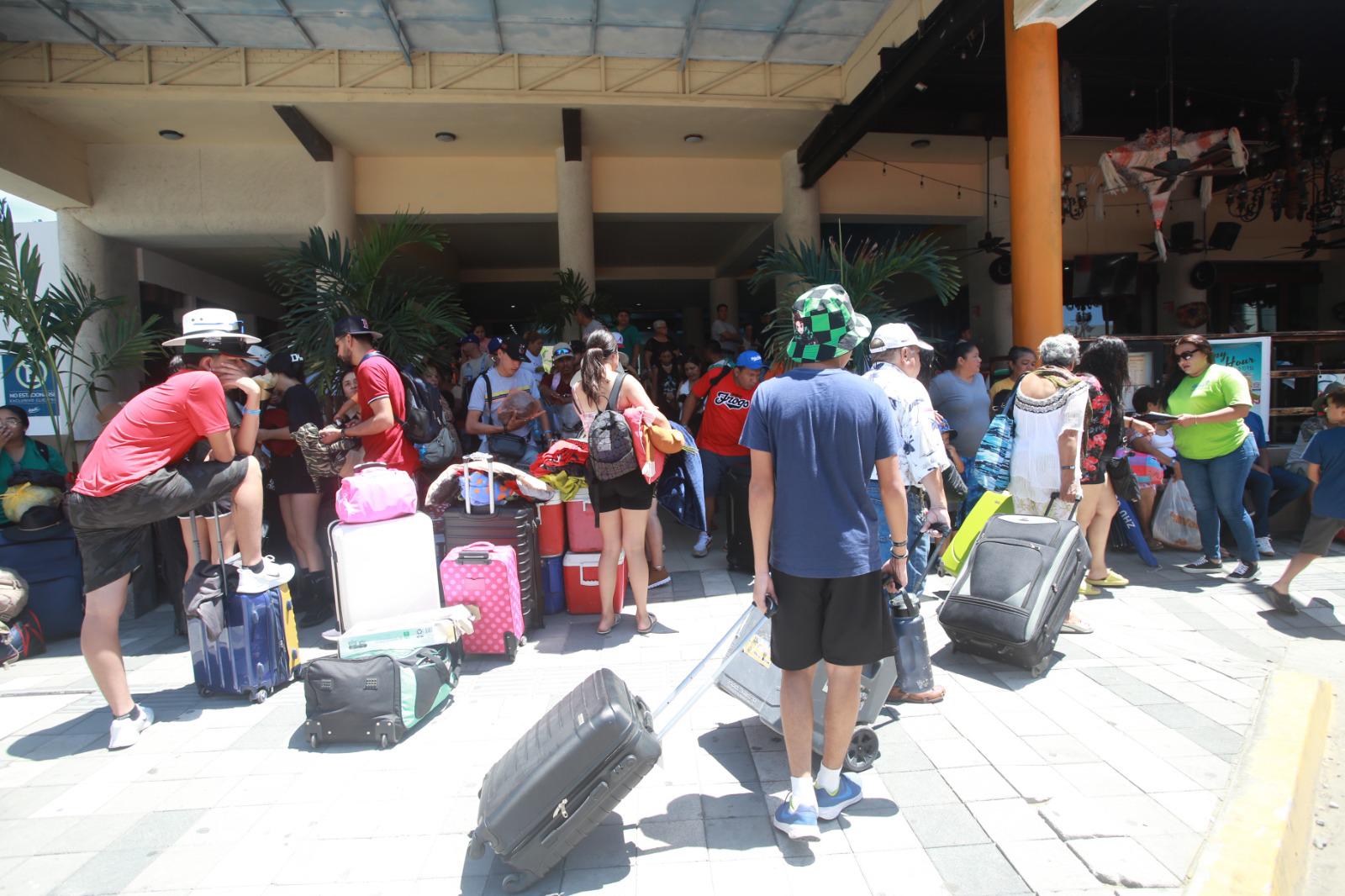 $!Eligen turistas a Mazatlán para vacacionar