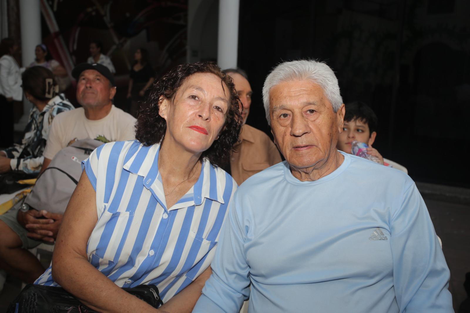 $!Elizabeth Vázquez y Eduardo Urbina.