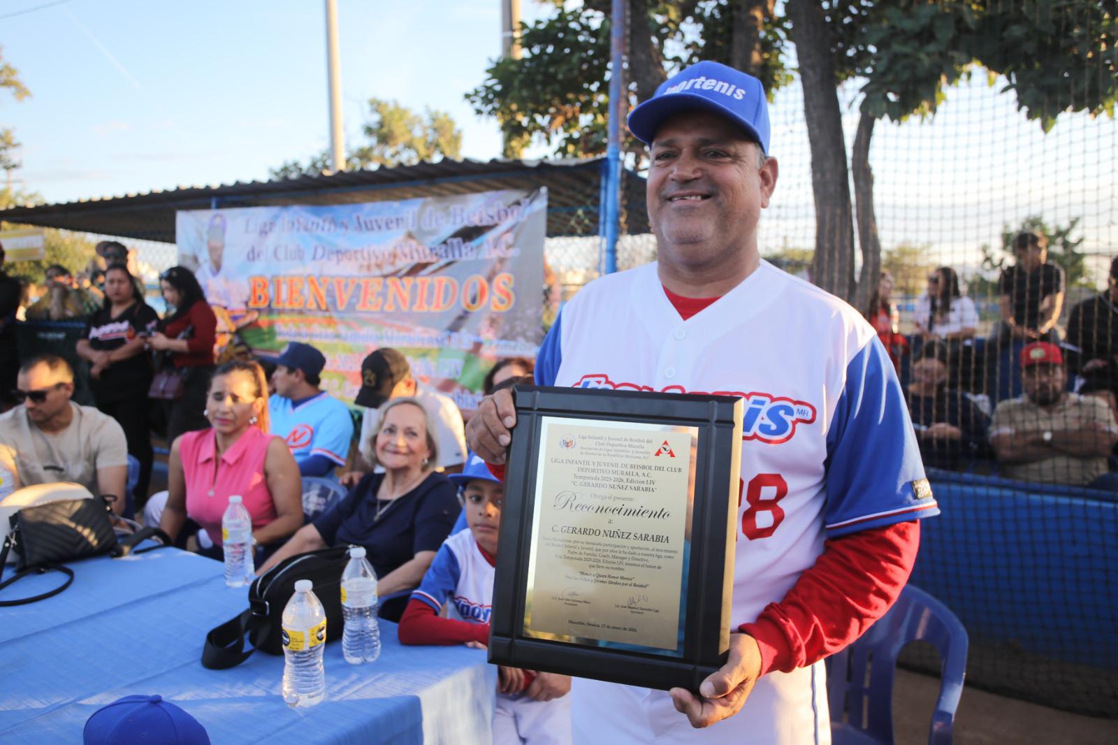 $!Muralla inaugura su temporada infantil y juvenil con homenaje a Gerardo Núñez Sarabia