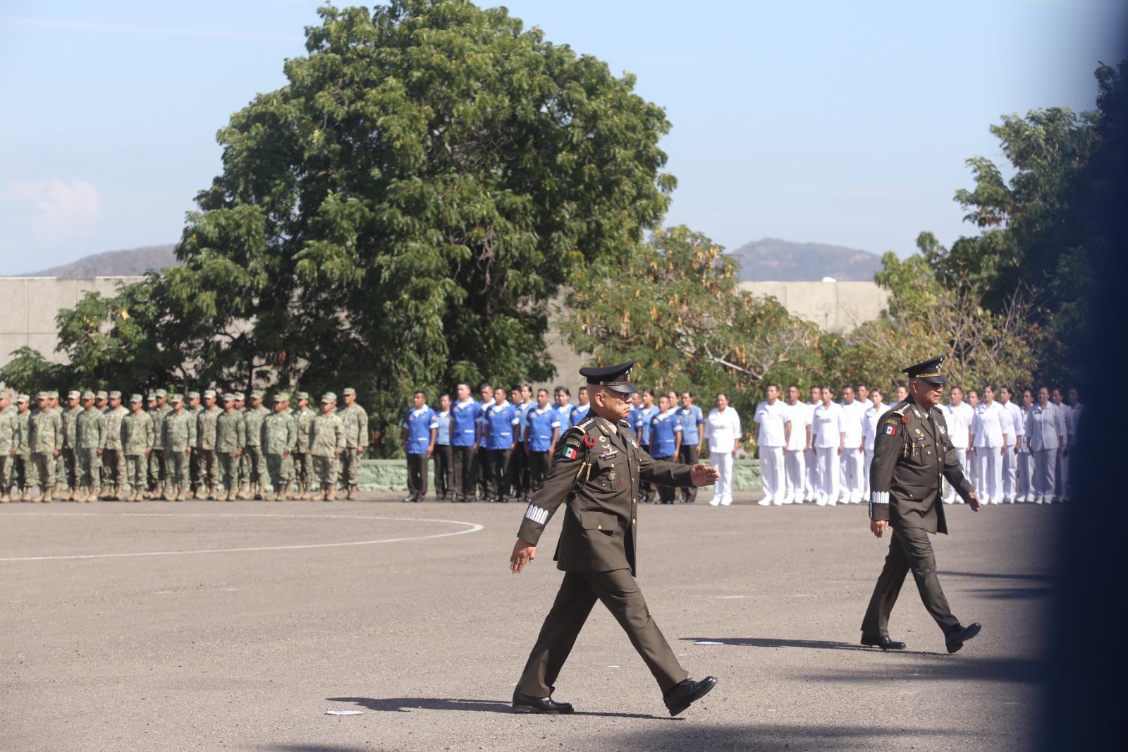 $!Asume General Ávila Alcocer mando de Tercera Región Militar y rinde protesta de Bandera