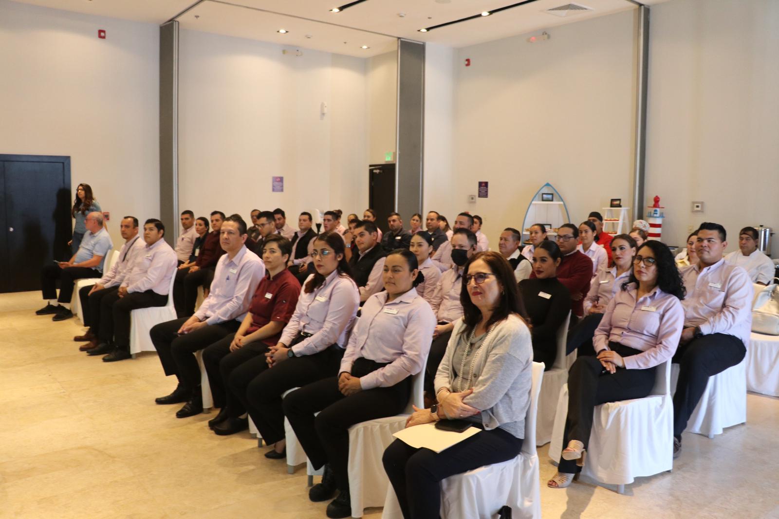 $!Entregan distintivo H y de Calidad Ambiental al hotel Holyday Inn Resort Mazatlán