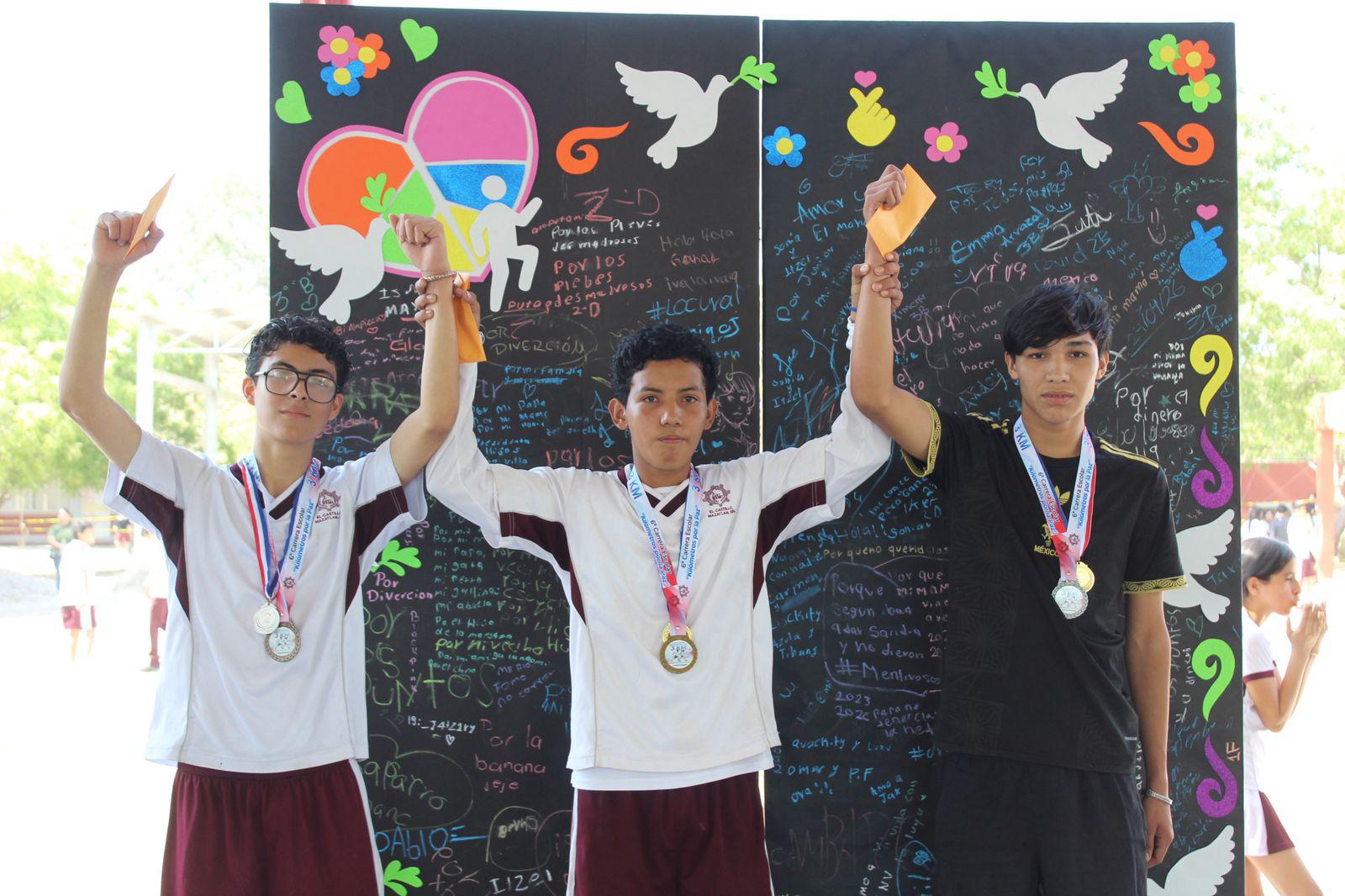 $!Carrera Kilómetros por la Paz une a El Castillo en Mazatlán