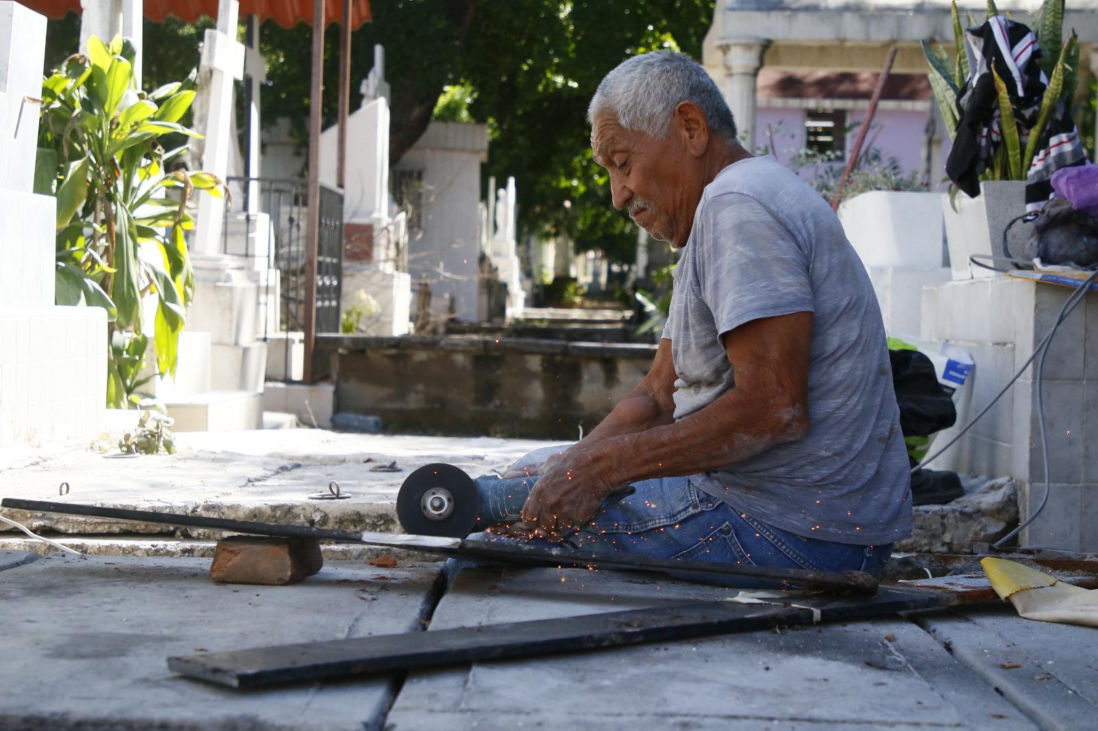 $!Preparan panteones municipales de Culiacán para el Día de Muertos