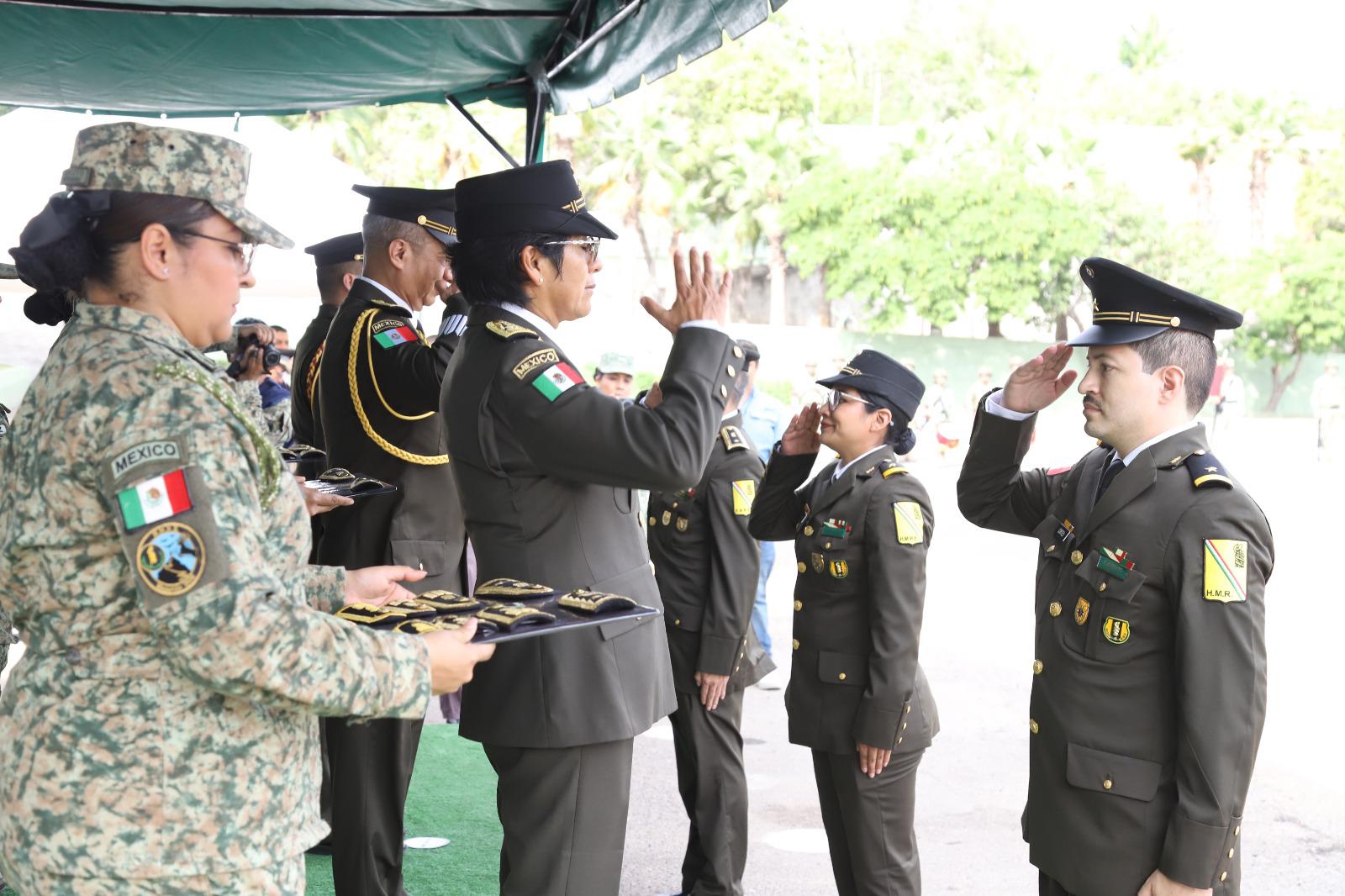 $!Entregan ascensos a personal de la Tercera Región Militar en Mazatlán
