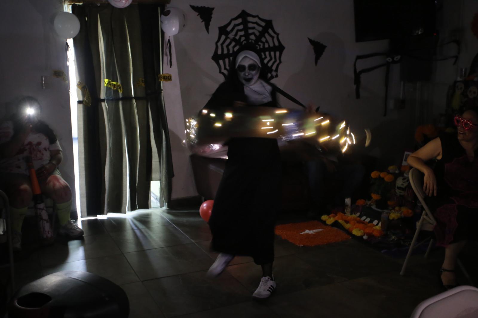 $!Alina Zataráin en plena actuación