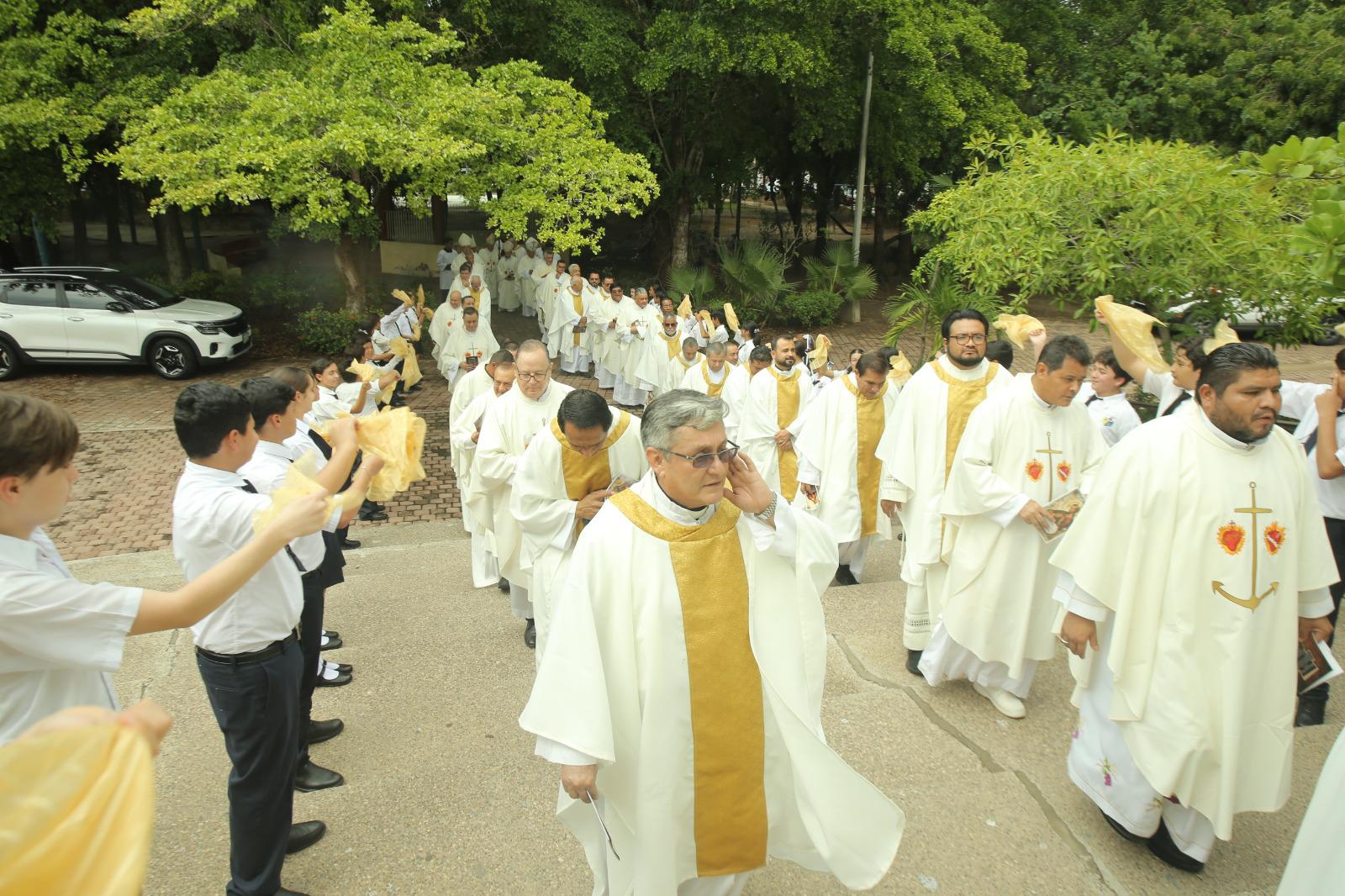 $!Celebra el Padre Horacio Hernández 50 años de sacerdocio