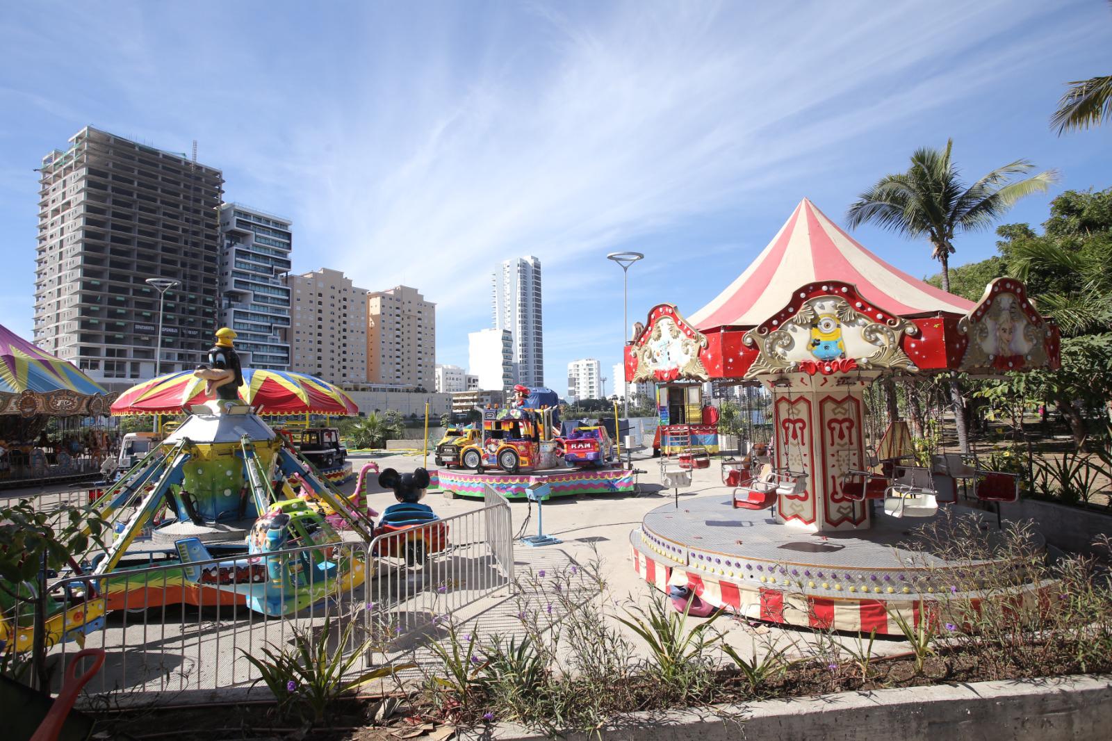 $!La Villa Navideña 2025 comienza a tomar forma en Mazatlán