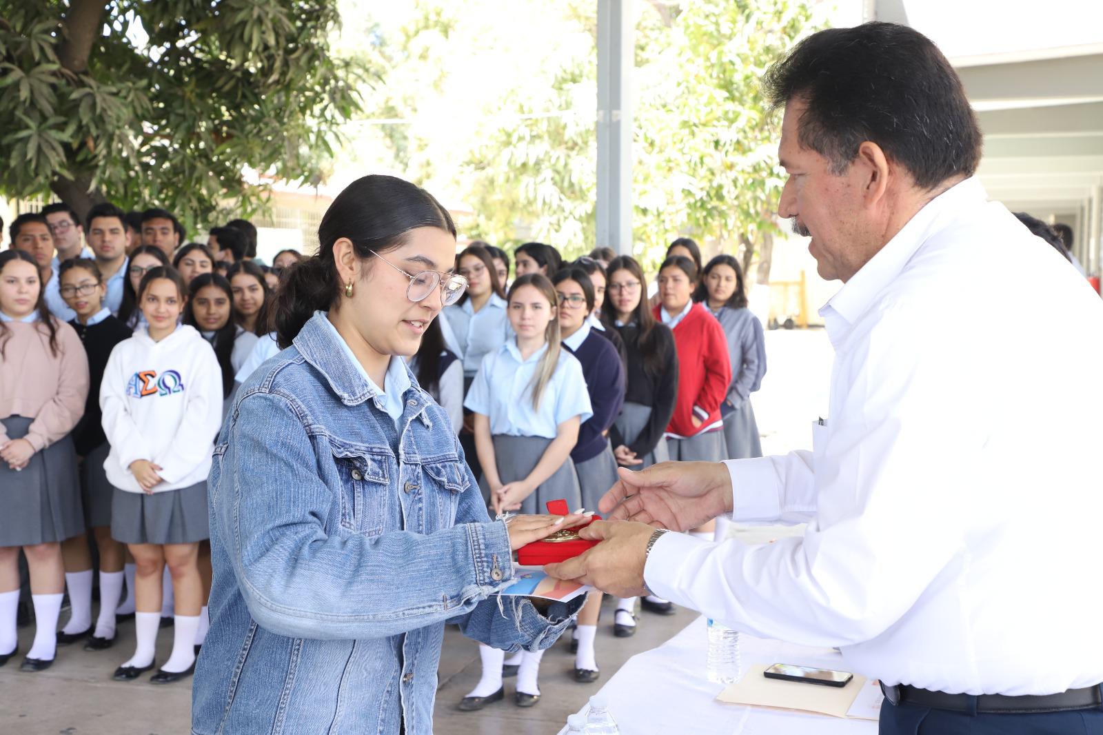 $!Reciben a alumnas de la Prepa Vasconcelos, ganadoras del oro en Túnez