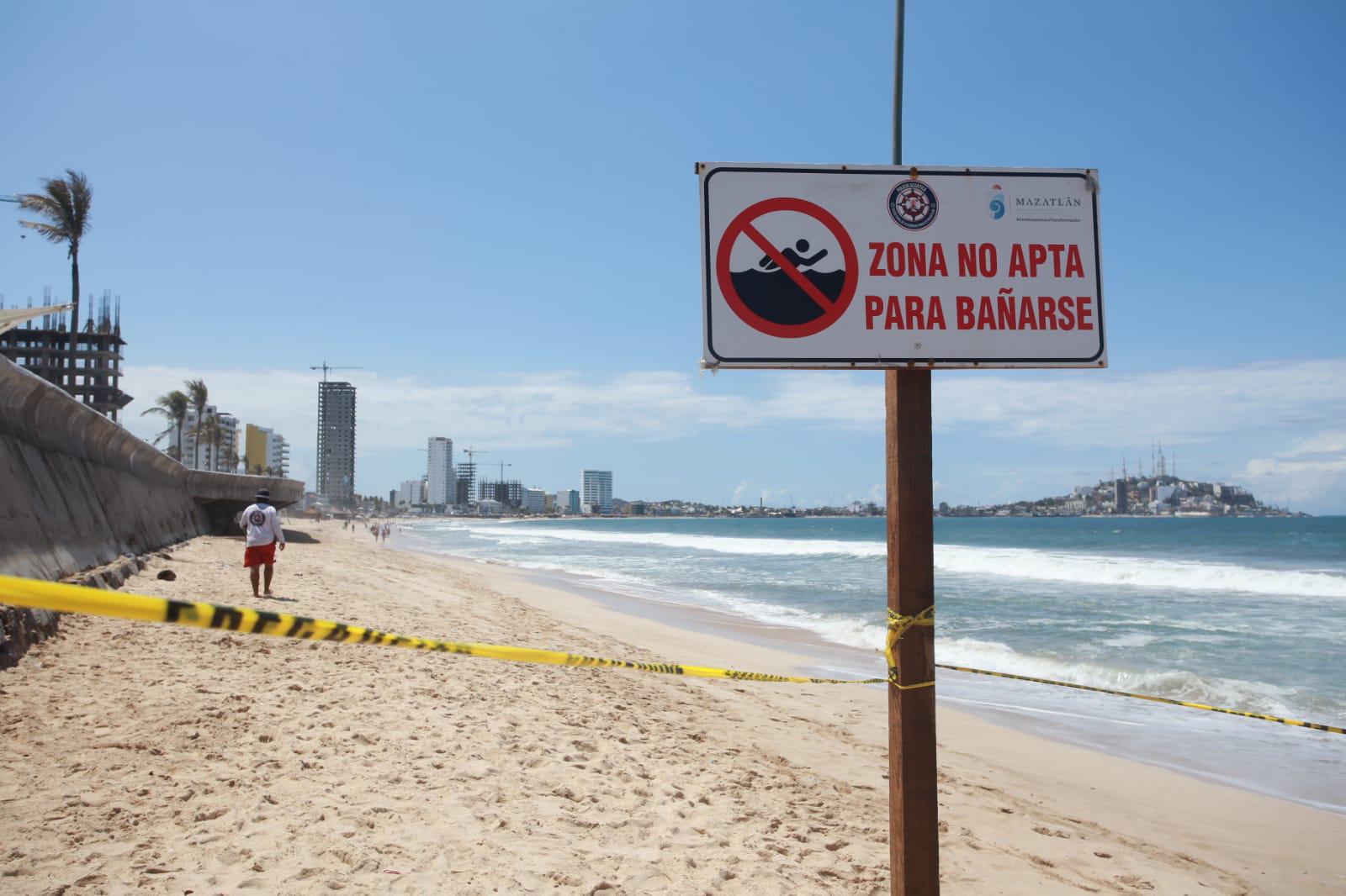 $!Después de la tormenta, bañistas regresan a las playas de Mazatlán
