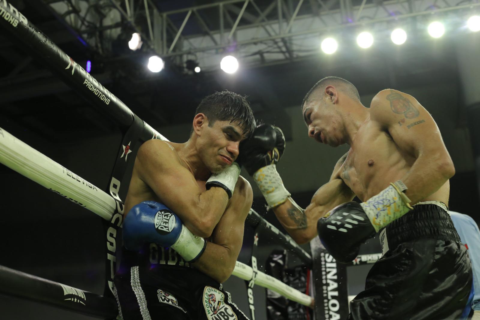 $!Pedro Guevara sale con el brazo en alto ante ‘Pamba’ Valdés en Mazatlán