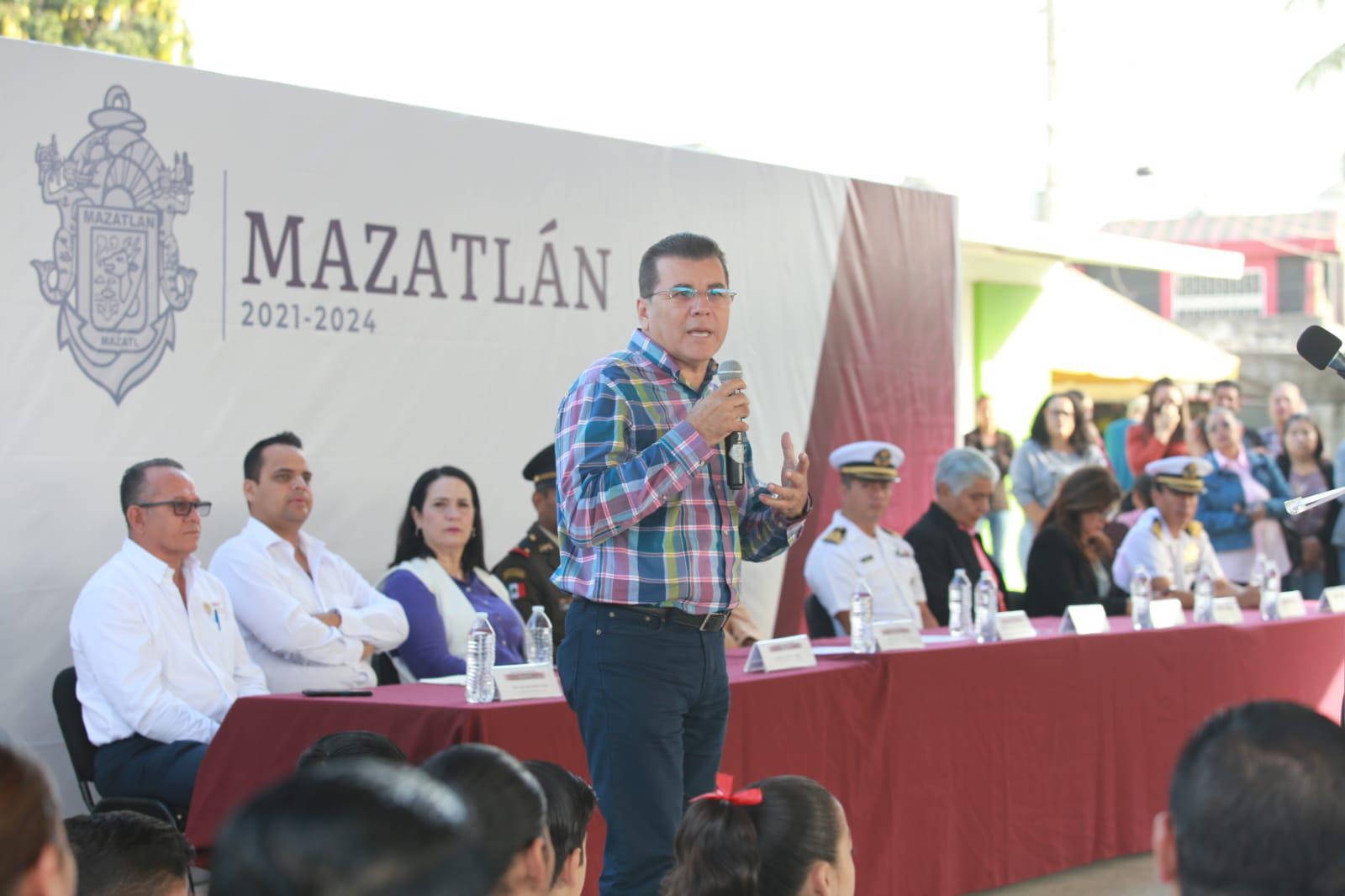 $!Apoyará Gobierno de Mazatlán en infraestructura a Primaria Leona Vicario: Alcalde