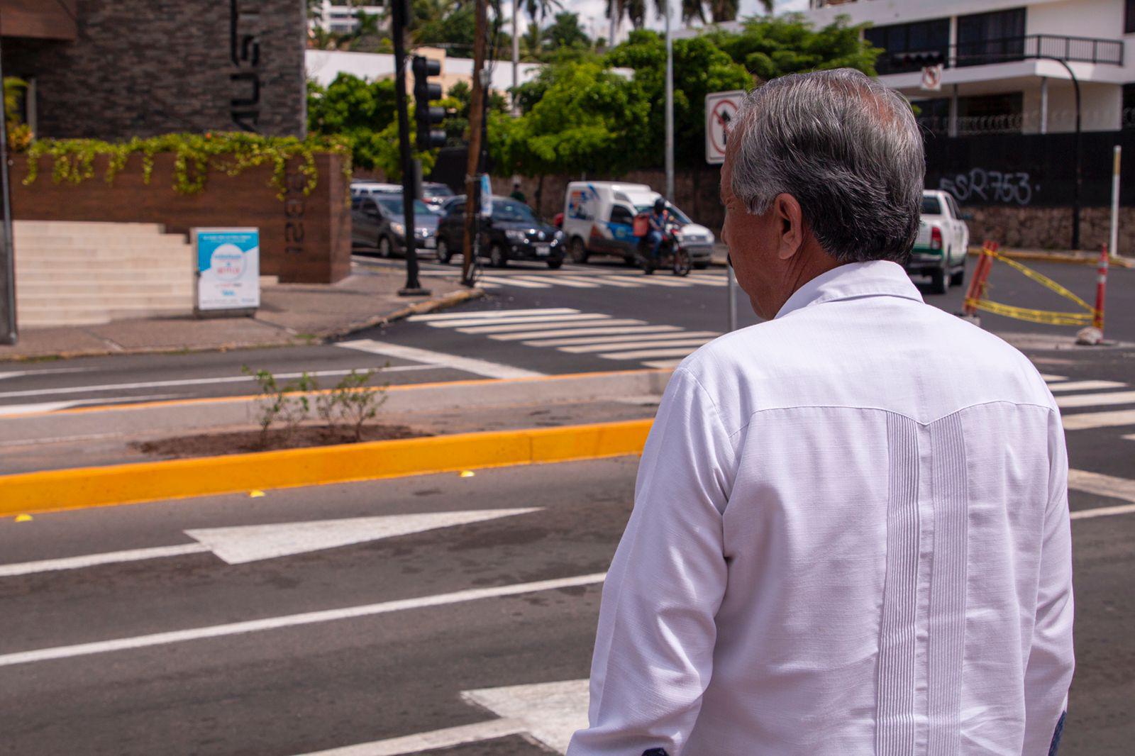 $!Culiacán mantiene ‘a prueba’ la isleta, los semáforos y agentes de tránsito en La Lomita