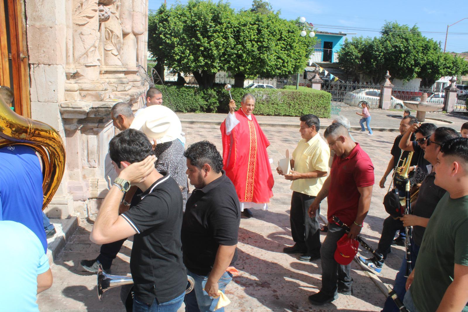 $!Músicos de Rosario celebran a Santa Cecilia con procesión y misa; le piden que haya trabajo