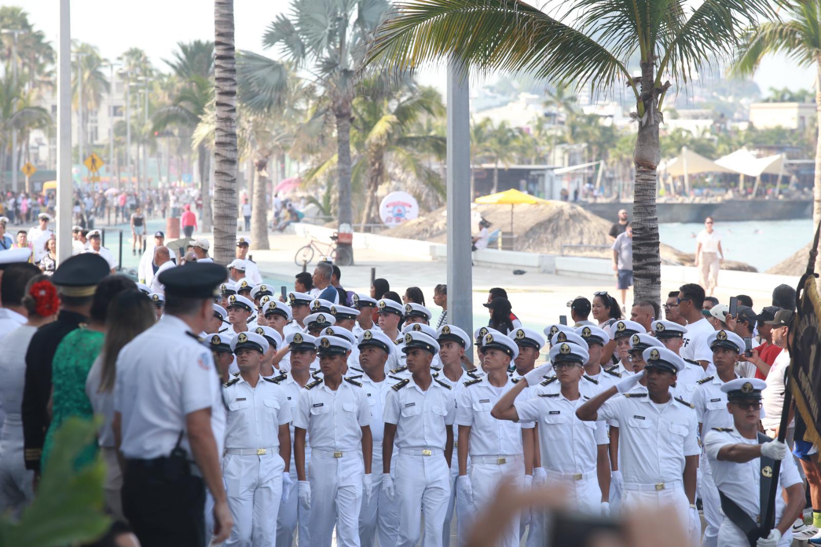 $!Desfilan en Mazatlán por el 213 aniversario de la Independencia de México
