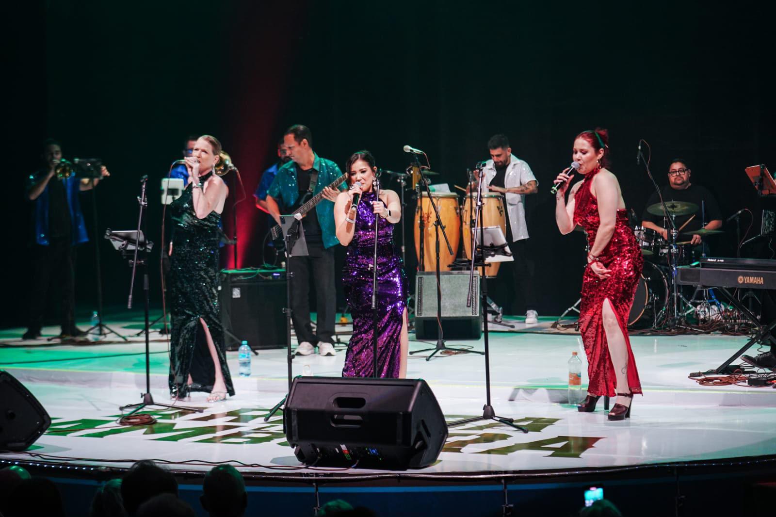 $!La intérprete forma parte del Grupo Fussion y desarrolla además su proyecto solista Dania Live Karaoke.