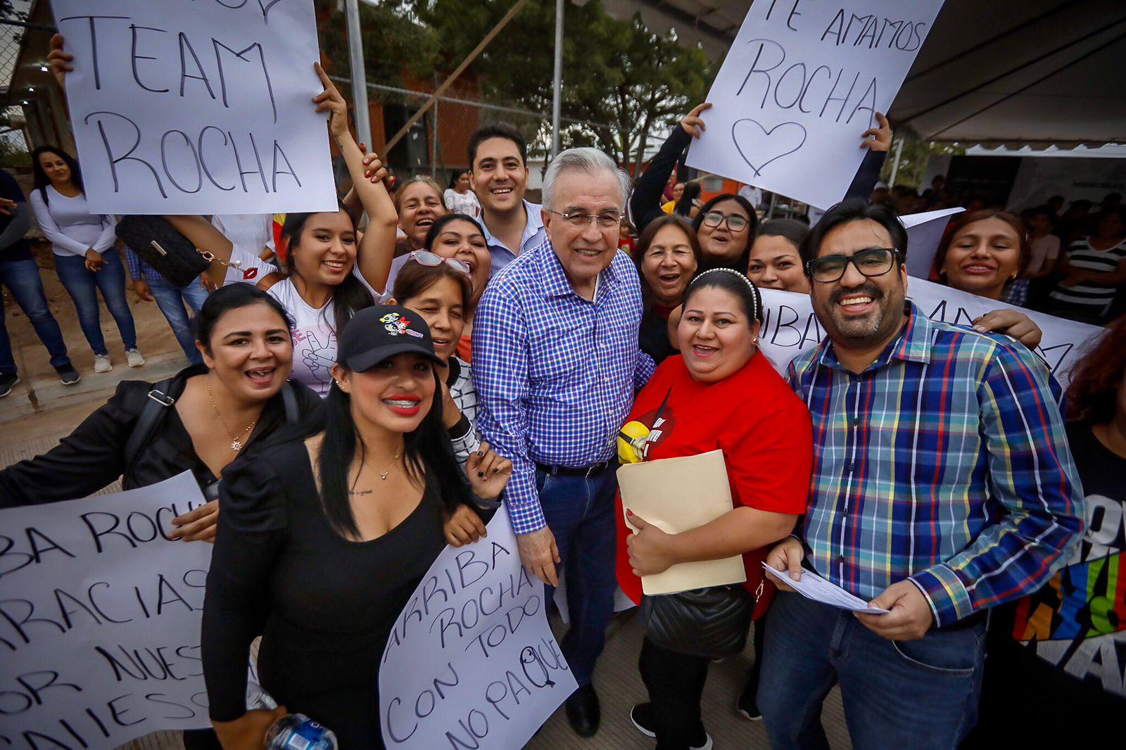 $!Después de 15 años, colonia Bicentenario de Culiacán tiene calle pavimentada