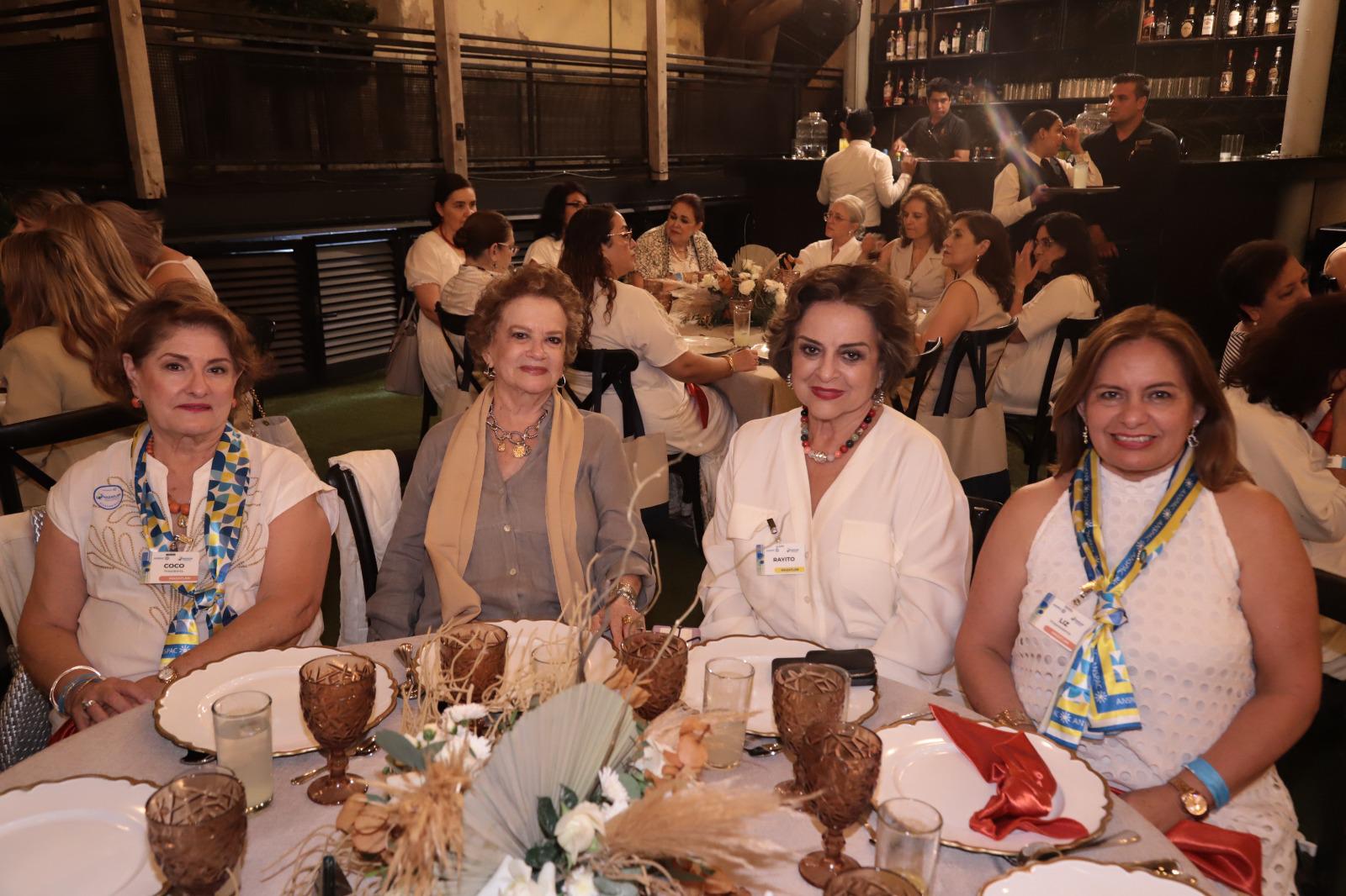 $!Coco Urrea de Valadés, Yoya Reynaud de Guzmán, Rayito Arías de Rodríguez y Liz Benítez de Sarabia.