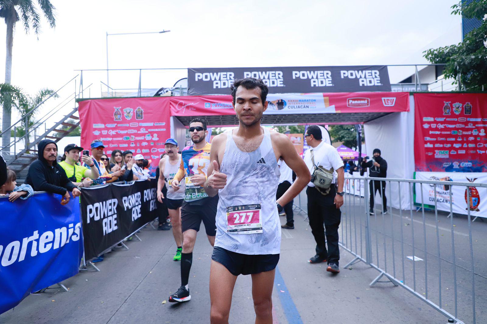 $!Sin ser su fuerte todavía, Jesús Valentín Rendón triunfó en los 42K