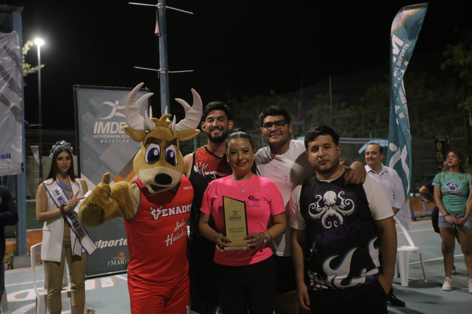 $!Inauguran Torneo de Baloncesto Wolves-I. H. Organic Fruits, en Casa Hogar