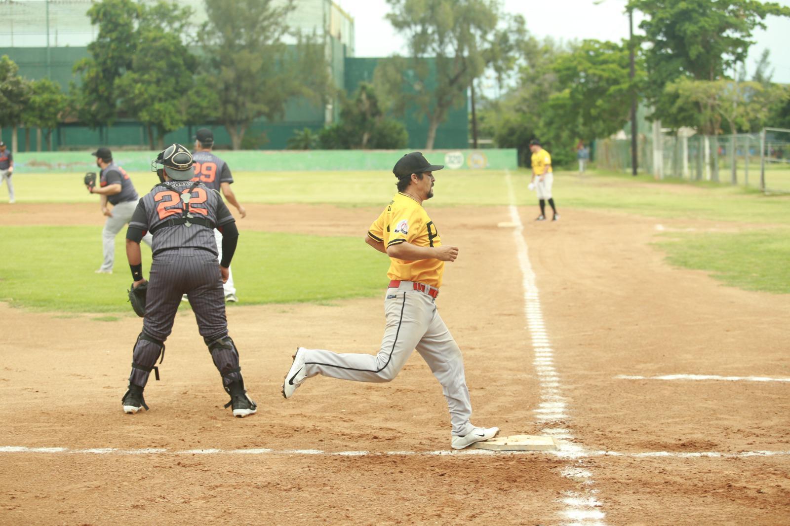 $!Pollería Catalina acaricia título de Beisbol 35 Años y Más, en Muralla