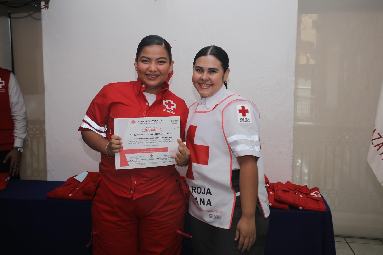 $!Se gradúan con honores 14 nuevos técnicos en Urgencias Médicas de Cruz Roja Mazatlán