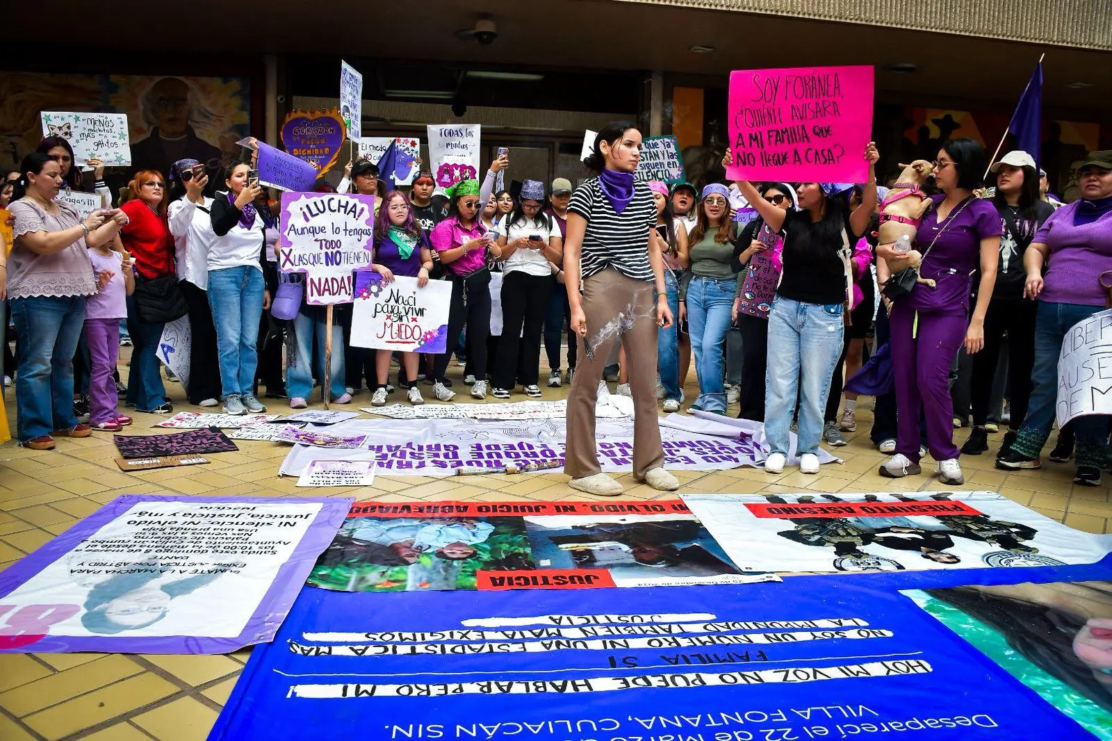 $!Colectivos feministas marchan en Culiacán por justicia y seguridad en el 8M