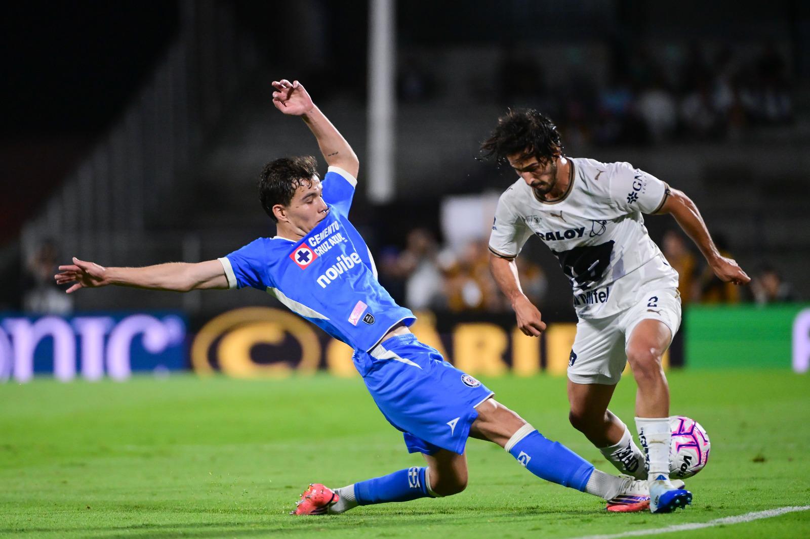 $!Cruz Azul rescata vibrante empate 3-3 ante Pumas y mantiene invicto de 30 partidos en CU
