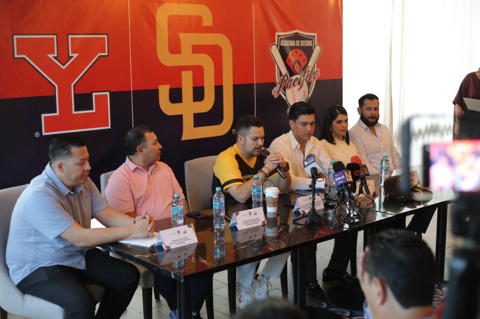 $!Diego Castelo, de la Academia del Pacífico, firma con Padres de San Diego