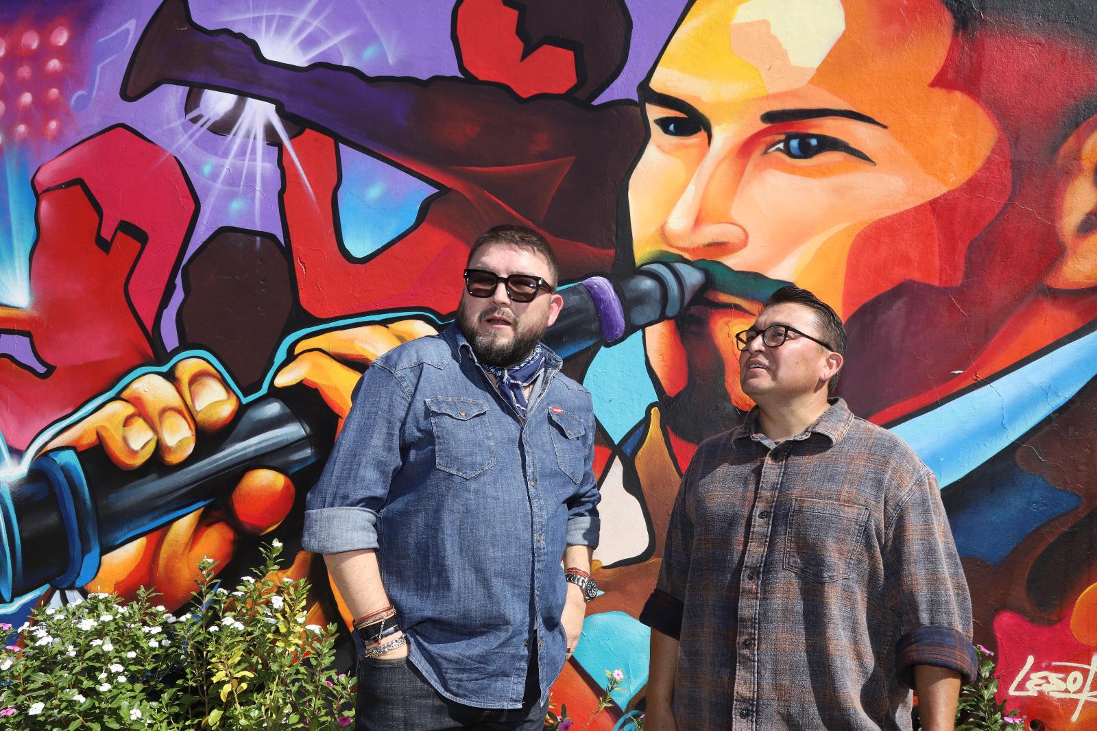 $!Detalle del mural donde se aprecia la figura de Poncho Lizárraga tocando el clarinete, símbolo del legado musical sinaloense.