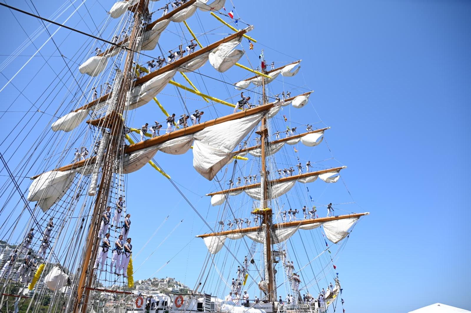 $!Zarpa el buque escuela ‘Cuauhtémoc’ para iniciar un crucero de instrucción en Guerrero