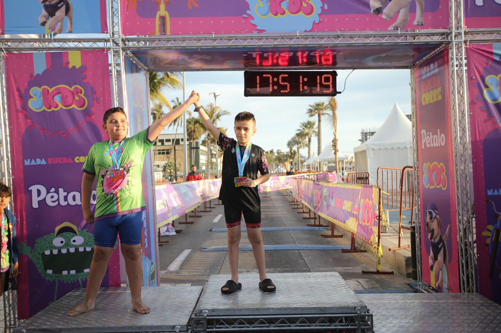 $!Alvarado y Osuna se alzan con la victoria del Triatlón AsTri 3kids