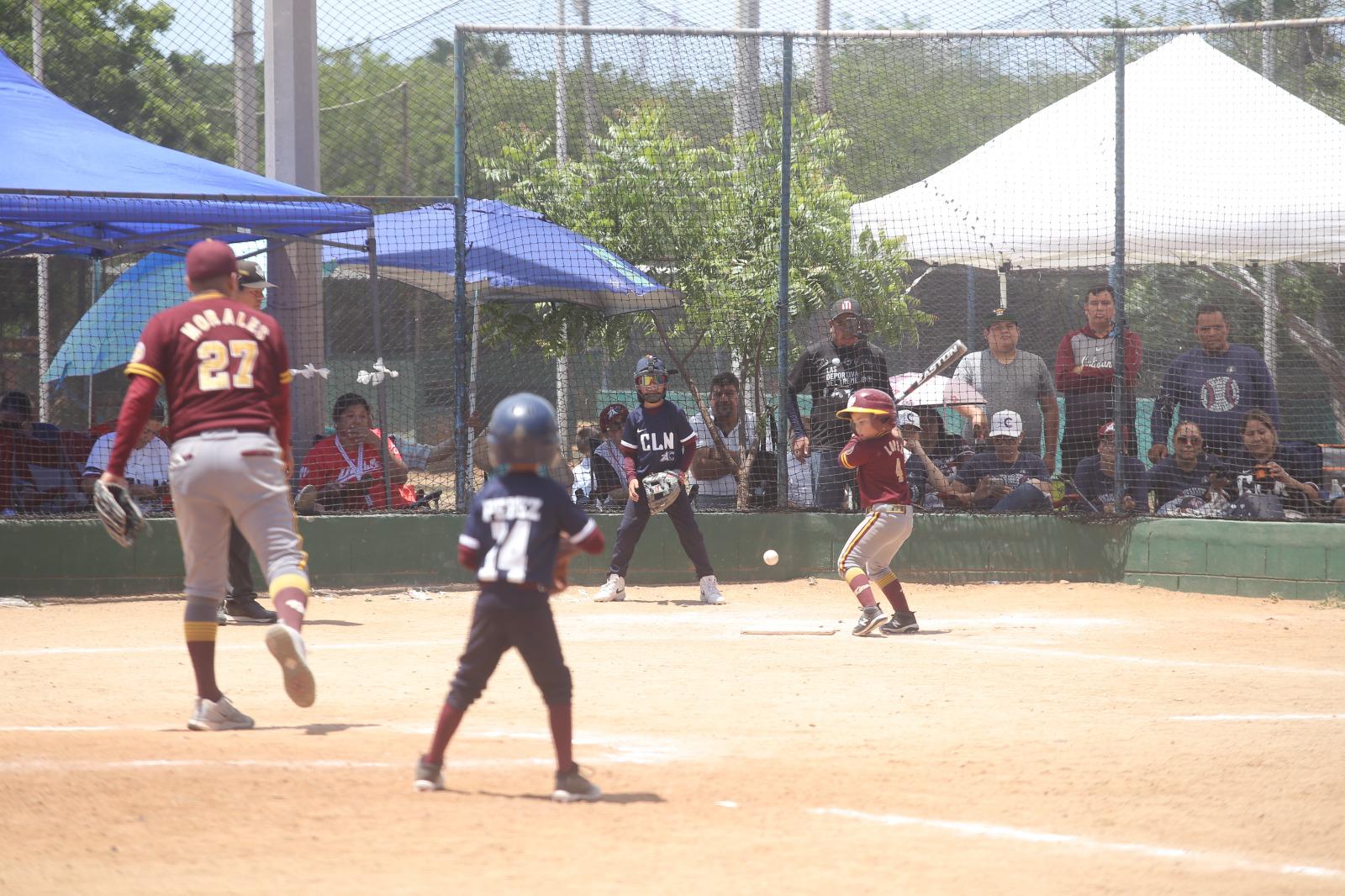 $!Equipos rojos sacan la casta por Mazatlán en una dura jornada del Nacional de Beisbol de Regiones y Ligas 2025