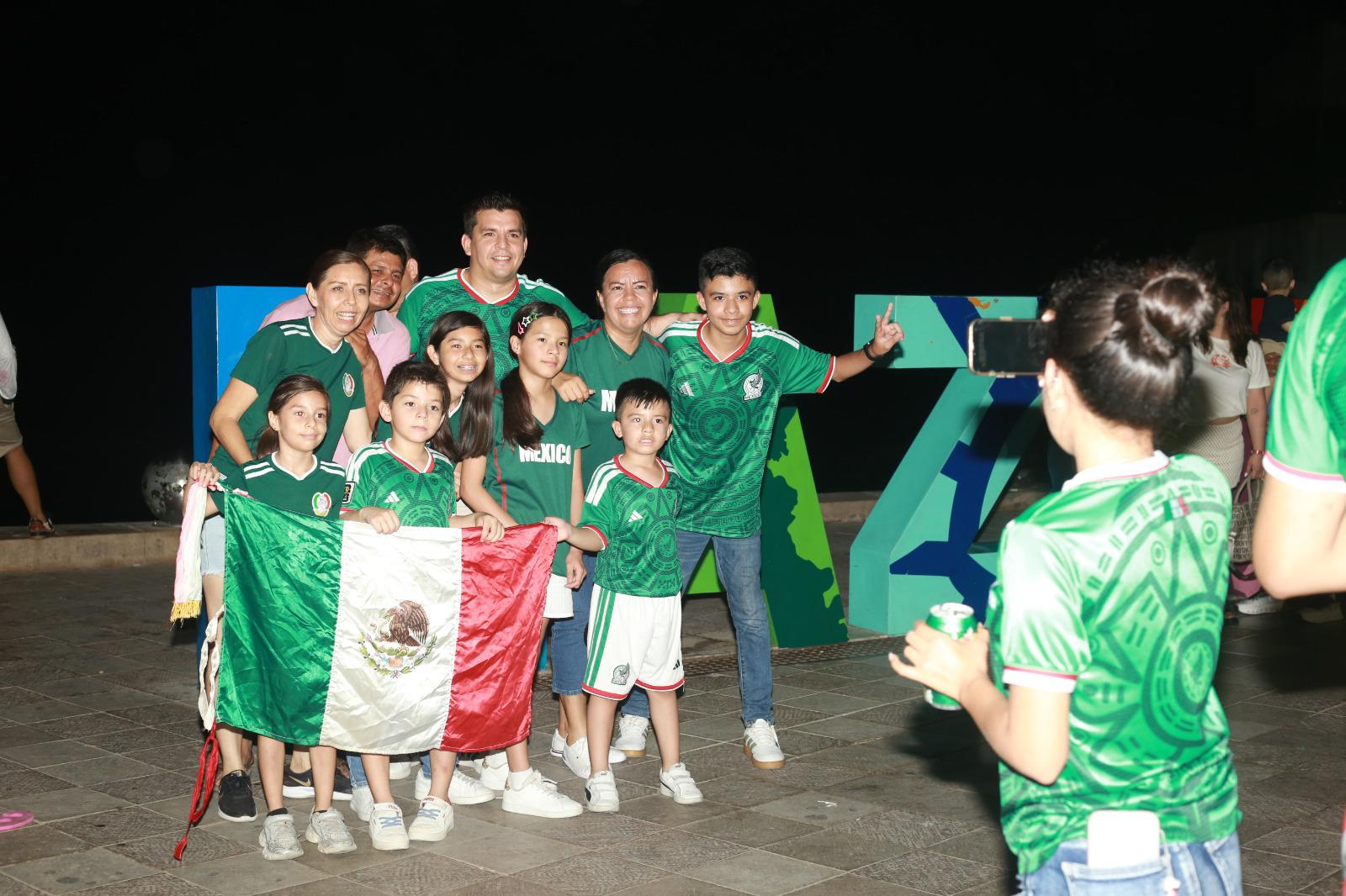 $!Retumba el ‘Cielito Lindo’ en las Letras de Mazatlán con el triunfo México ante Ecuador