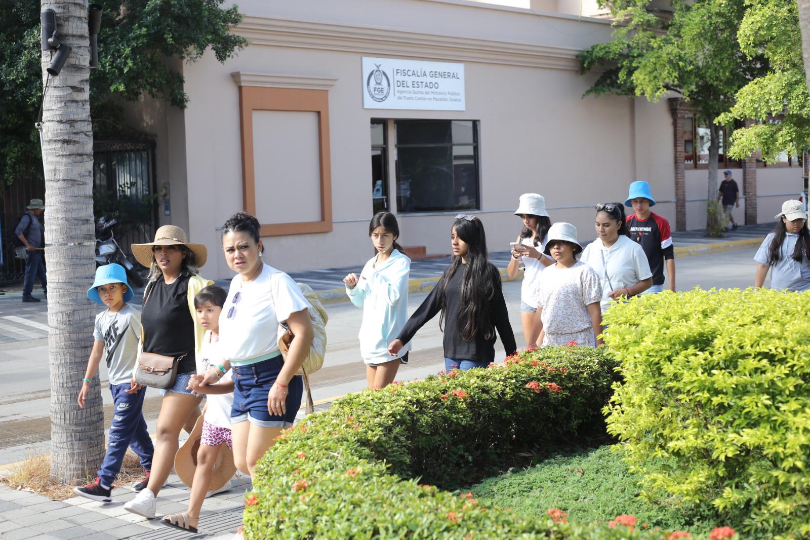 $!Turismo moderado recorre Mazatlán pese al Ciclotour
