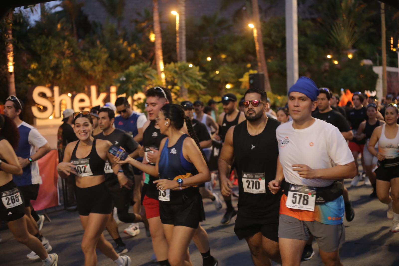 $!Olímpico Juan Luis Barrios conquista el Medio Maratón Mazatlán