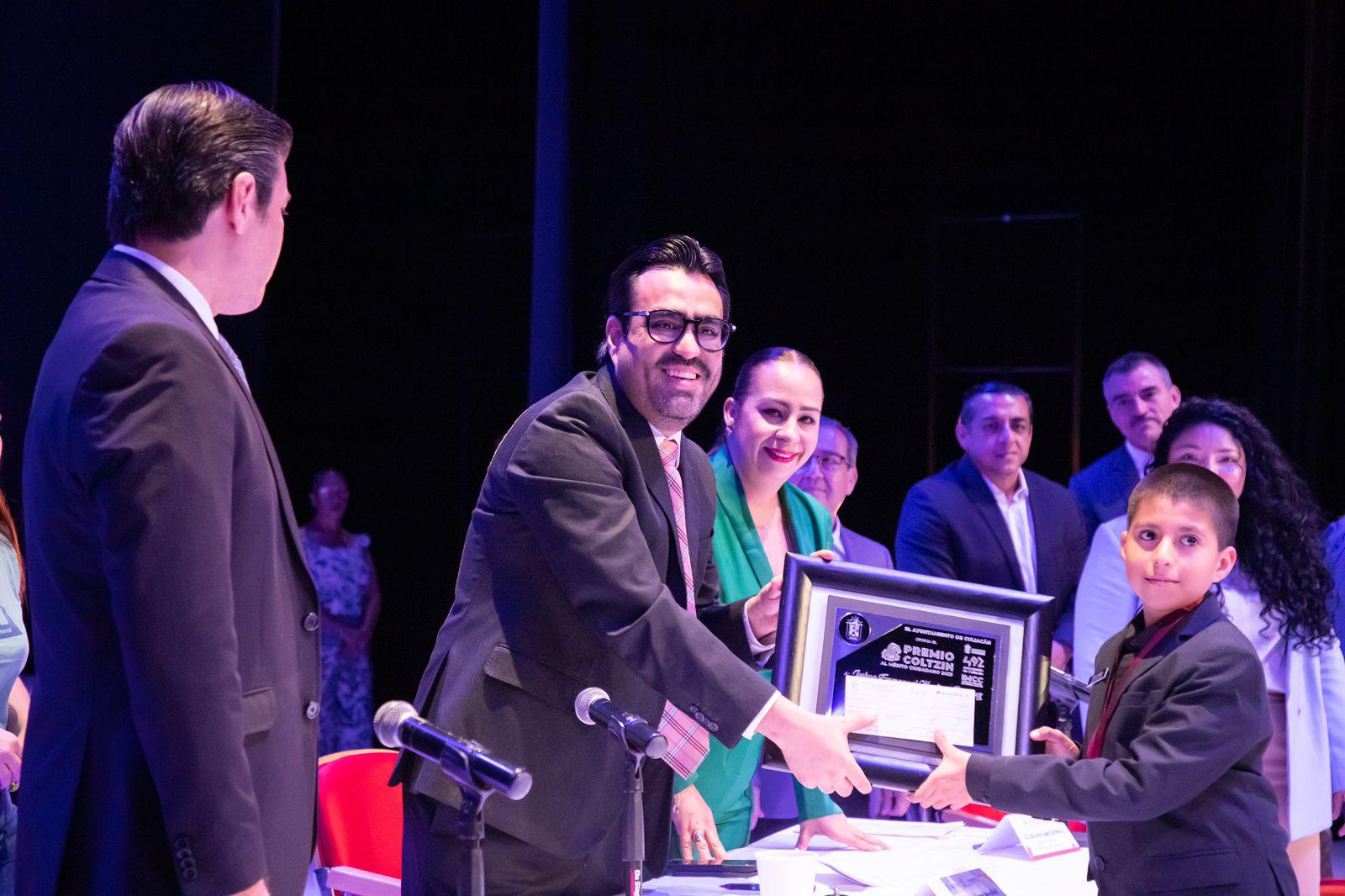 $!Premian a culiacanenses destacados con Premio Coltzin al Mérito Ciudadano 2023
