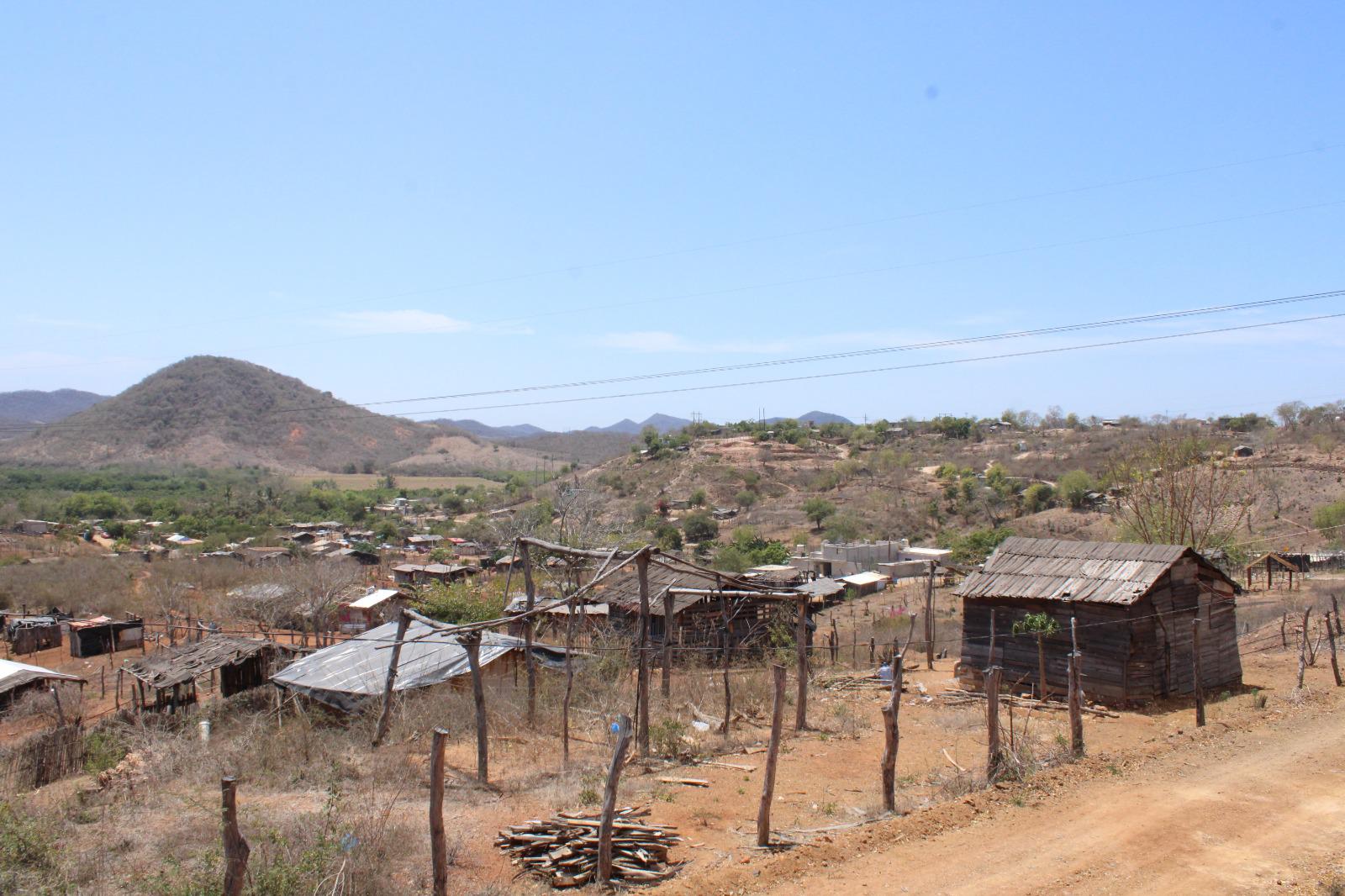 $!En invasión de Rosario denuncian robos, pero ladrones regresan y queman vivienda