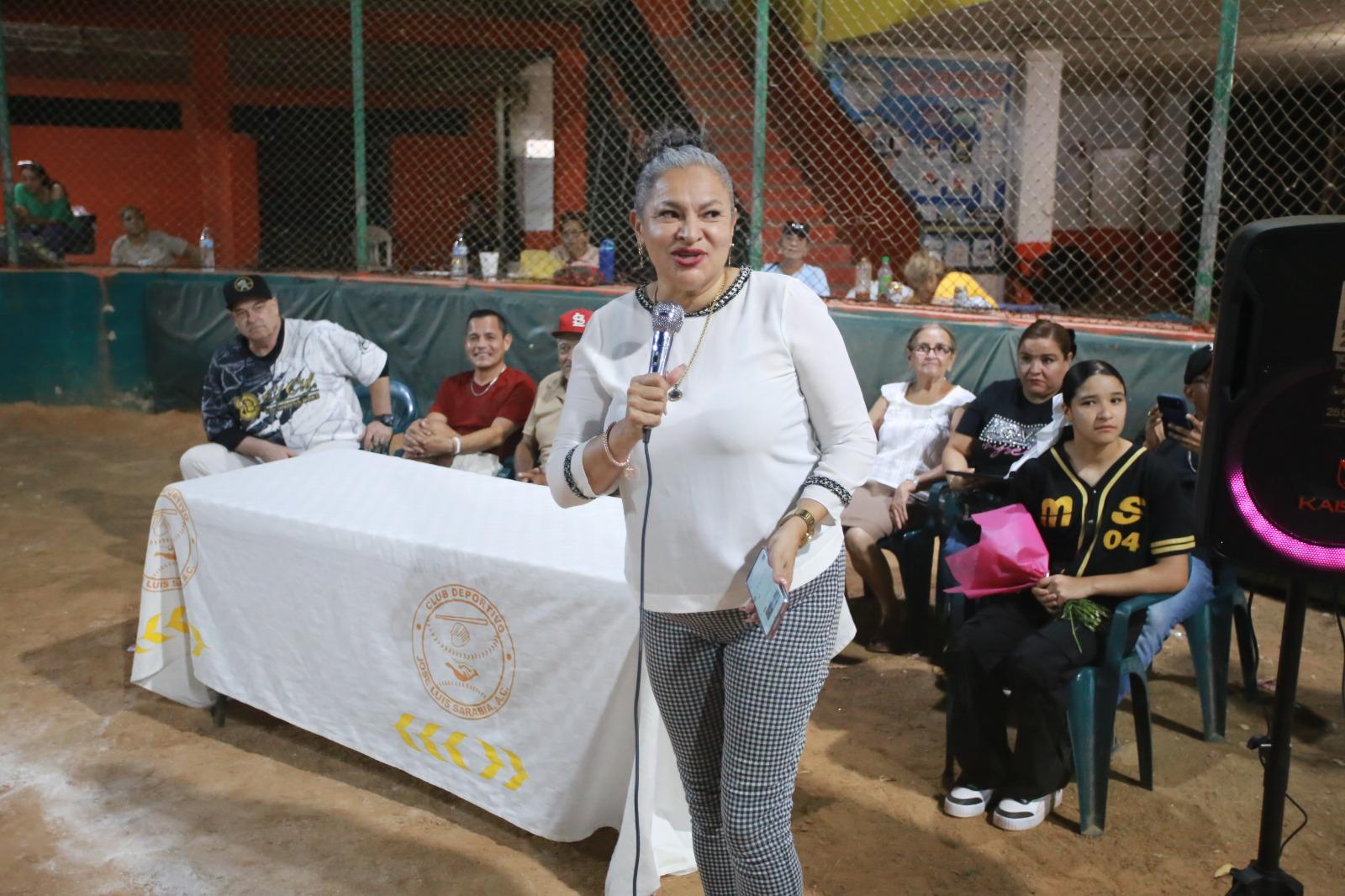 $!Liga de Beisbol Meseros al Bat inaugura temporada 14 con homenaje a ‘El Maca’ Ramos