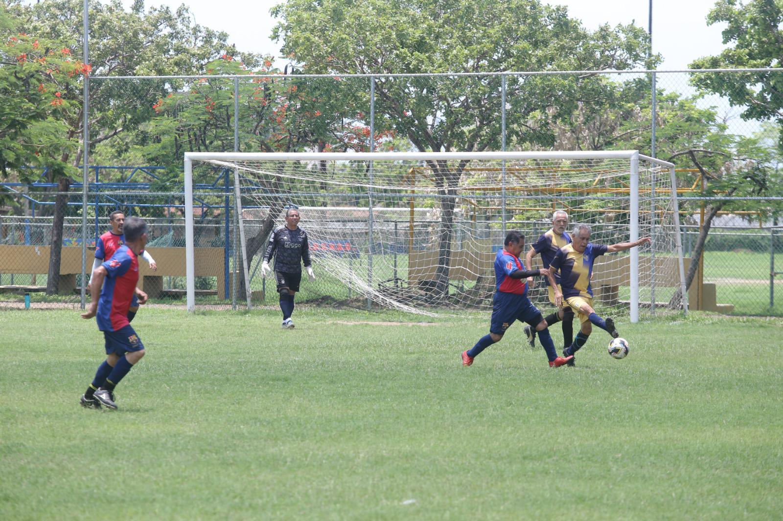 $!Servigrúas se bebe la Copa en Liga Veteranos Platino Plus