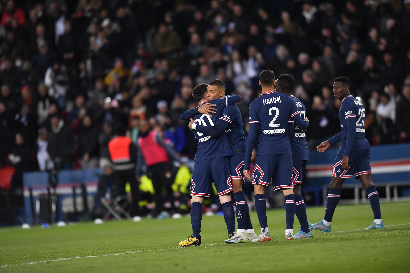 $!Mbappé no tiene límites, doblete en goleada del PSG al Lorient