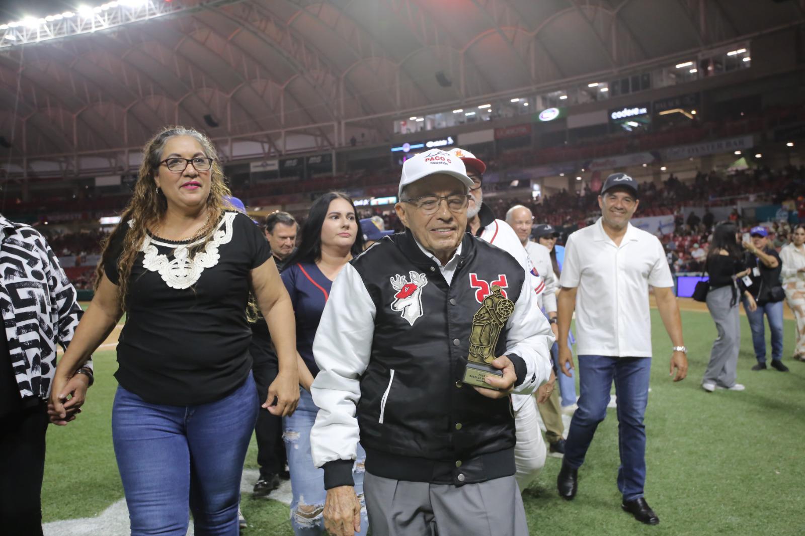 $!Recibe empresario Leovi Carranza Premio Orgullo Mazatlán 2025