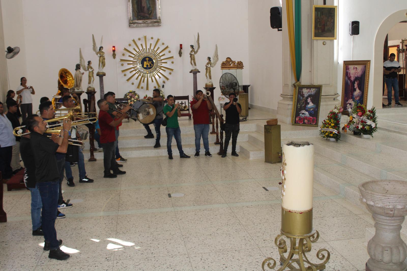 $!Músicos de Rosario celebran a Santa Cecilia con procesión y misa; le piden que haya trabajo
