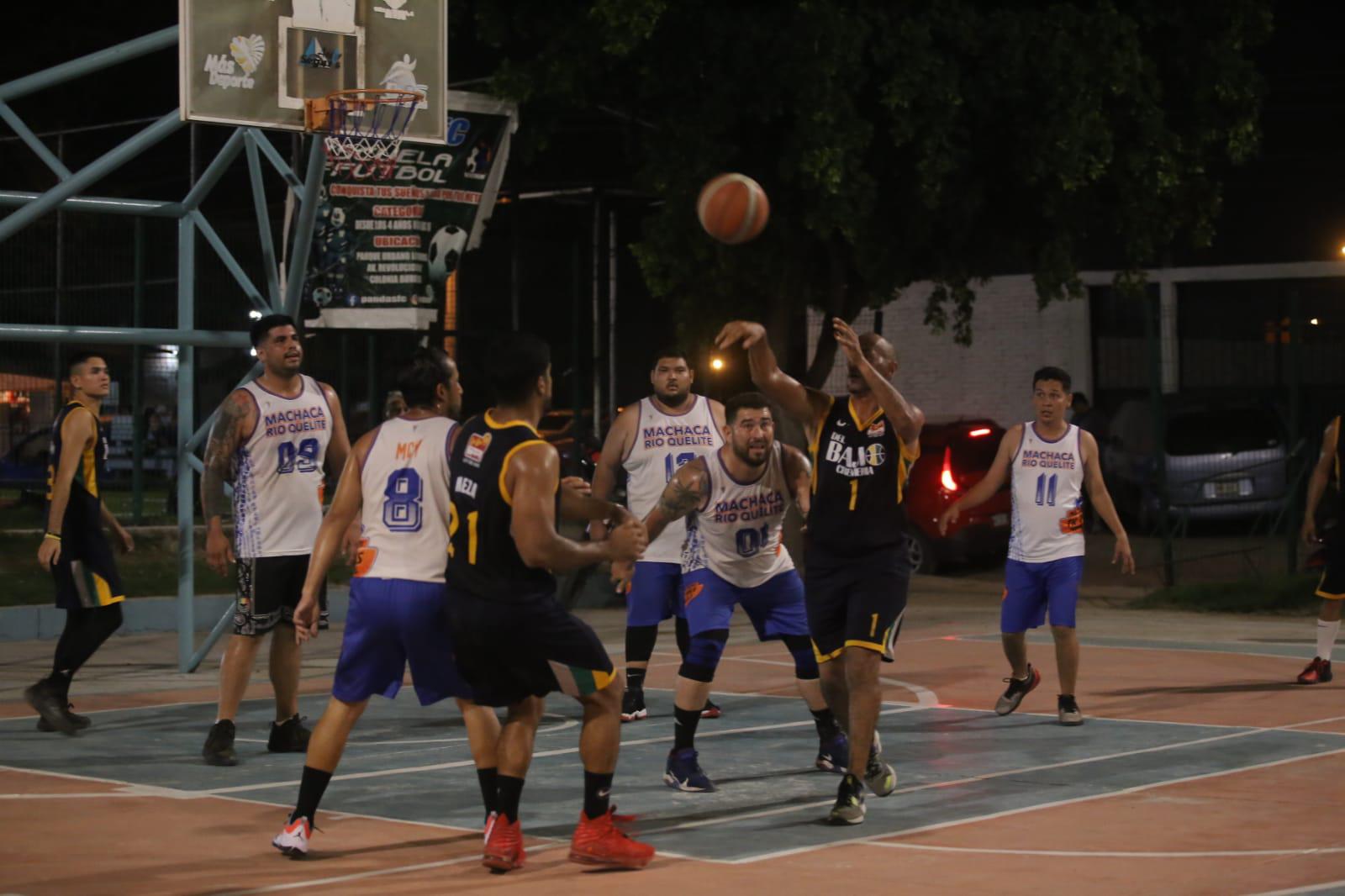 $!Teke Tires-Machaca Río Quelite iguala final de Baloncesto, en cancha Burócrata