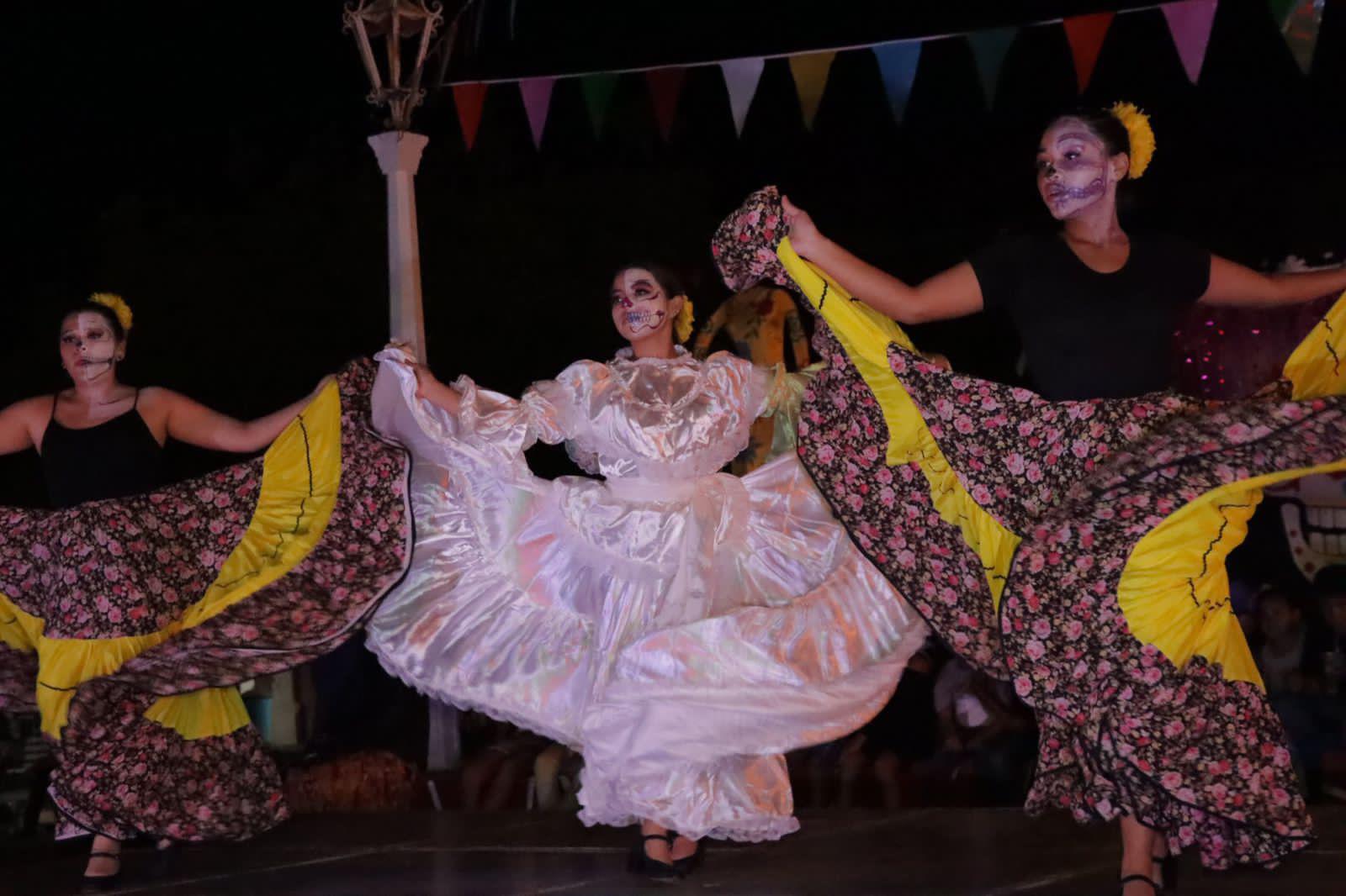 $!Celebran fiesta en honor a sus difuntos en Cacalotán, Rosario