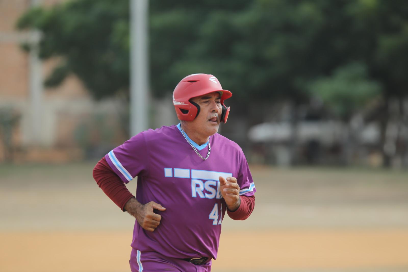 $!Amigos OC quita invicto a Familia Morales en Liga Supermáster